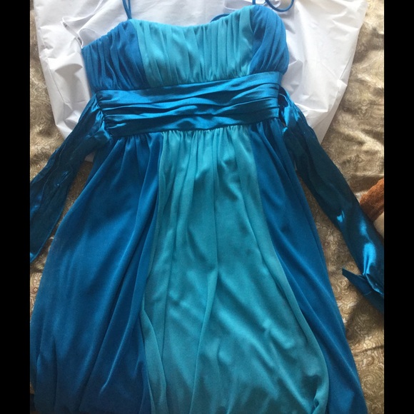 Intrigue prom dress size M