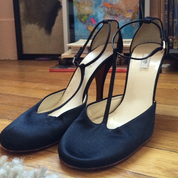 AUTHENTIC Prada Black T-Strap High Heels 8.5 - Picture 1 of 3