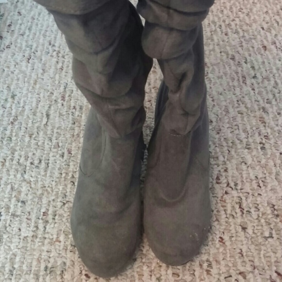 🔥 Grey suede boots