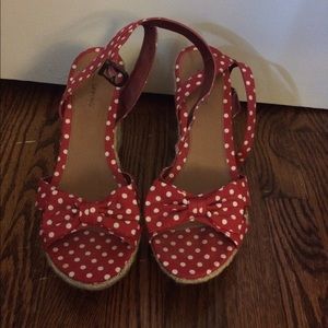 Red and white polka dot wedges