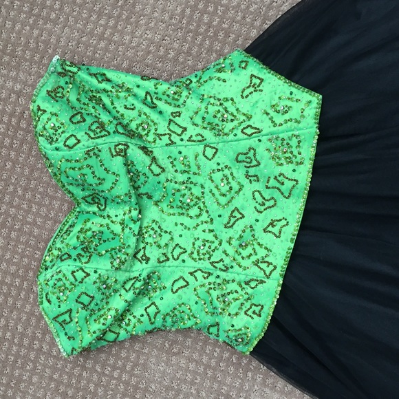 Prom dress - Picture 2 of 4