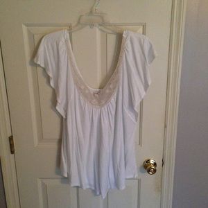 White flowing shirt with lace