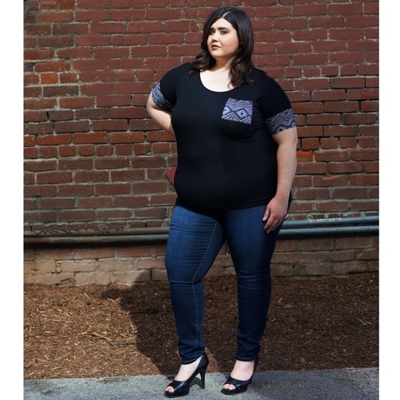 Plus size black stretchy top with tribal print - Picture 3 of 4