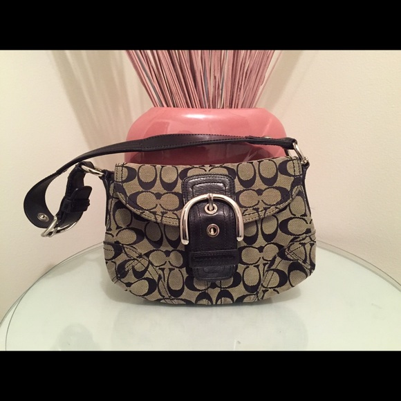 Small Authentic Signature Coach shoulder handbag.