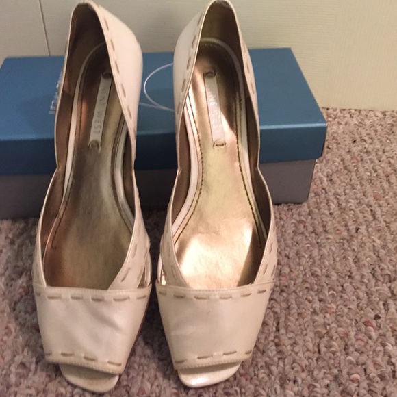 White Kitten Heel PeepToe! Perfect for Spring!
