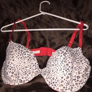 38 D Victoria's Secret bra