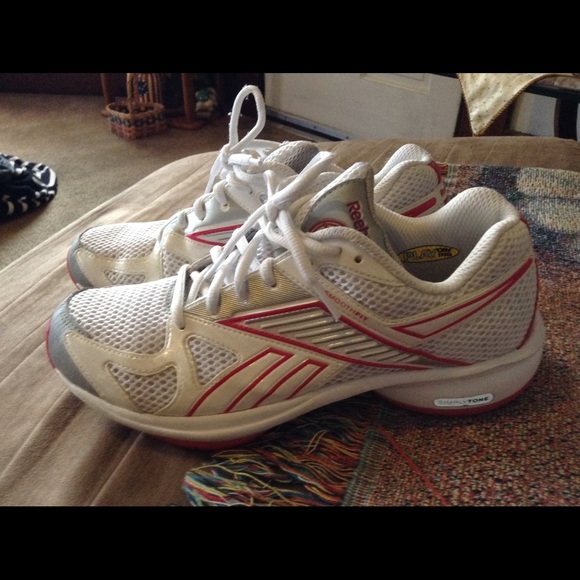Womens tennis shoes