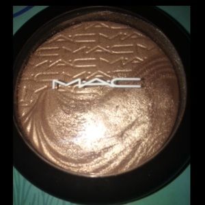 **sold** MAC Cosmetics Superb Highlighter