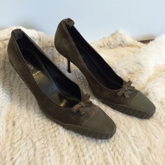Fendi grey/green suede pumps with rubber sole 40.5