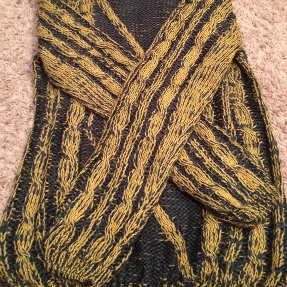 Sweater - Picture 3 of 3