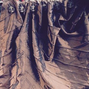 💰SOLD SOLD 💰Bronze sheen shower curtain.