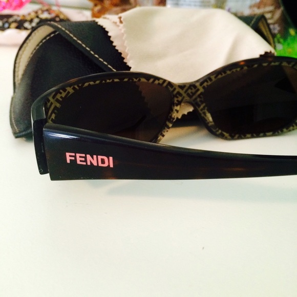 FENDI Sunnies