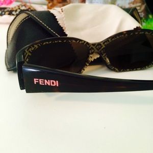 FENDI Sunnies
