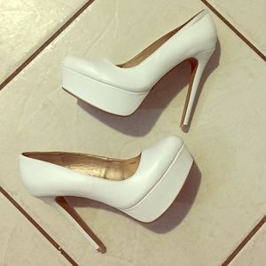 🔥 sexy white pumps 😼🔥