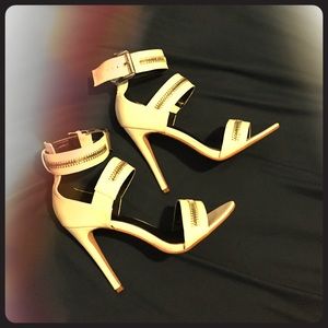 ‼️👠 3 strap heel 👠‼️