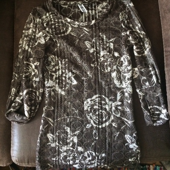 BKE long sleeve fitted lace top.