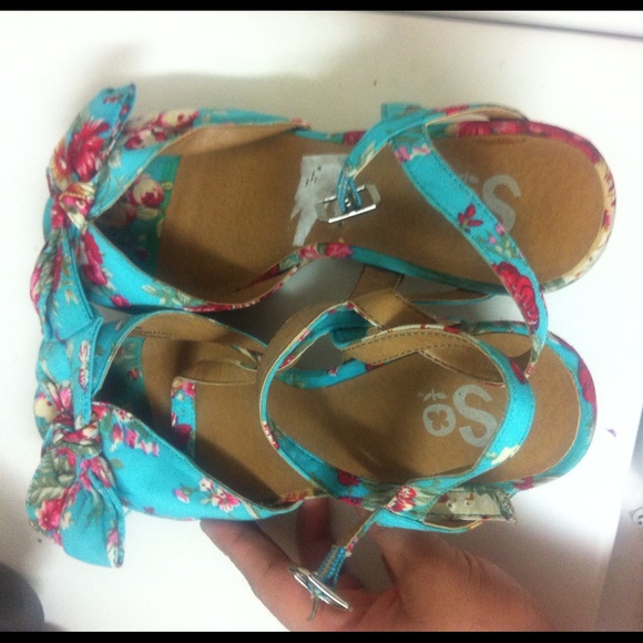 Floral Wedge Heels with bows