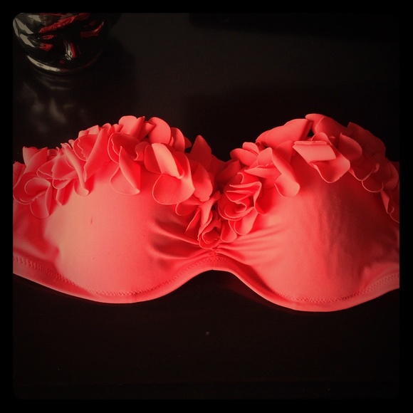 💥FLASH SALE! 💥Victorias Secret Peach Bikini Top!