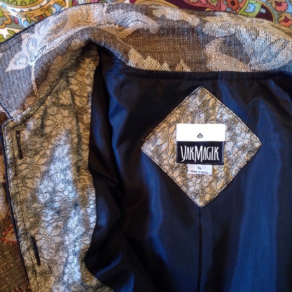 🌟HP🌟Gorgeous Tapestry Coat w/Piping & Beading - Picture 4 of 4