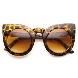 NWT Oversized Bold Rim Round Cateye Sunglasses