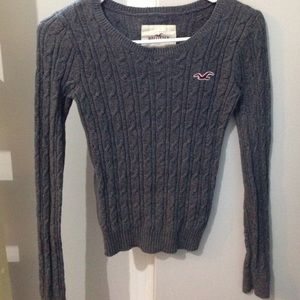 Grey long-sleeved hollister sweater