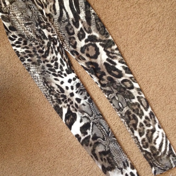 Super cute printed leggings