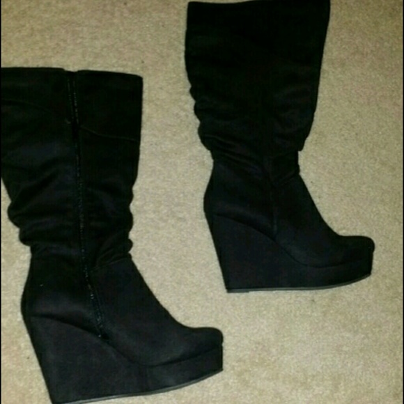 black wedges