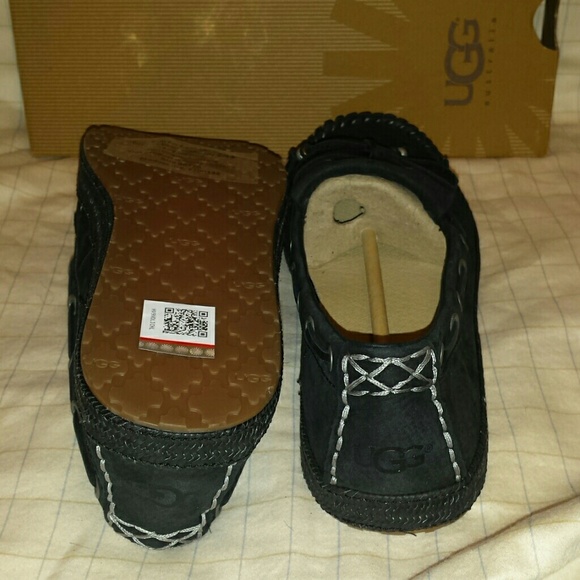 Sold Ugg drina black moccasin slipper flats NWB 10 - Picture 3 of 3