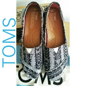 Brand New TOMS B&W Guatemalan Woven Flat