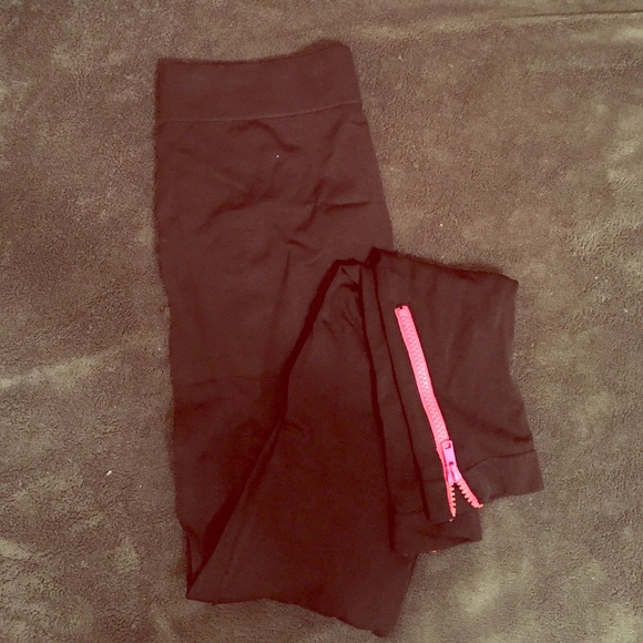 Black leggings with zipper