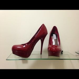Red pumps
