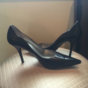 Guess pumps