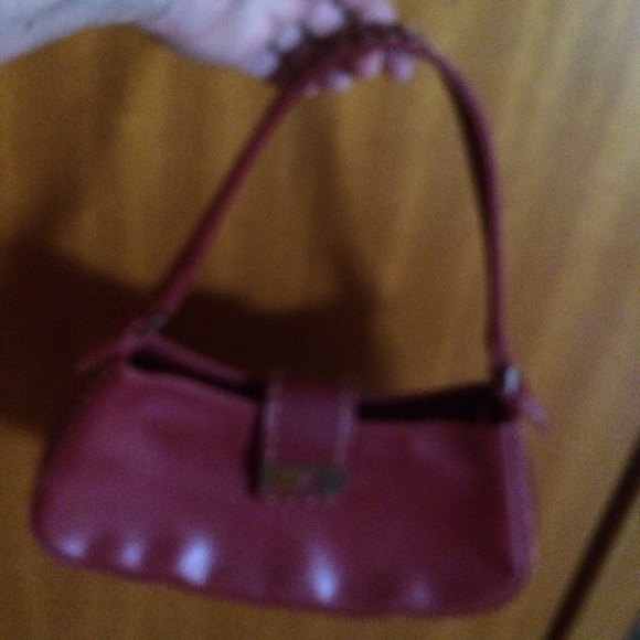 Guess handbag, great shape small in size πππ - Picture 3 of 4