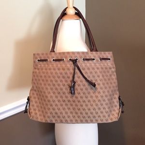 FLASH Sale Dooney and Bourke handbag