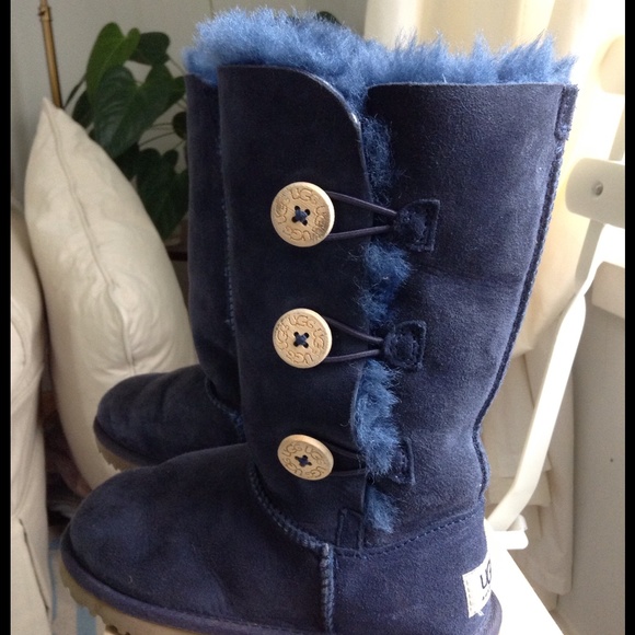 Uggs bailey button triplet girls