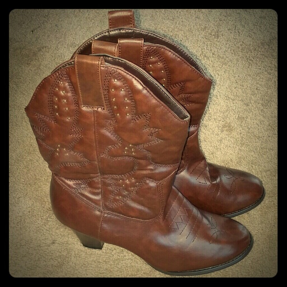 Cute cowgirl boots with a small heel