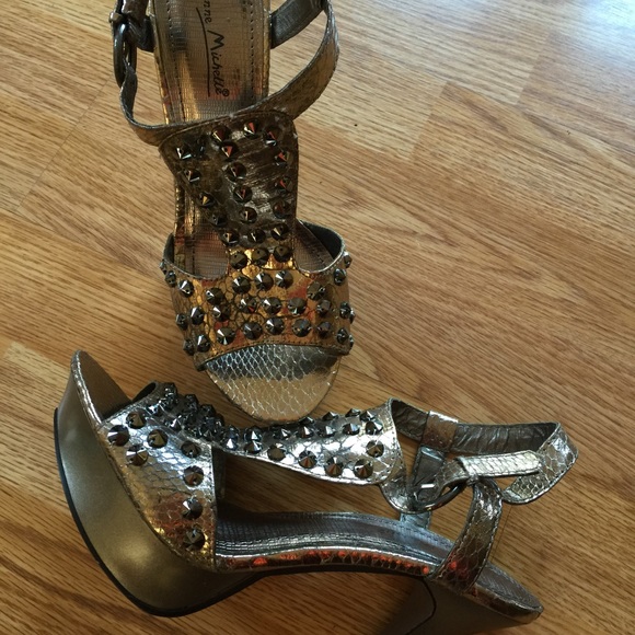 Platinum platforms saddles