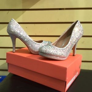 Robin-111 silver sparkle size 7.5
