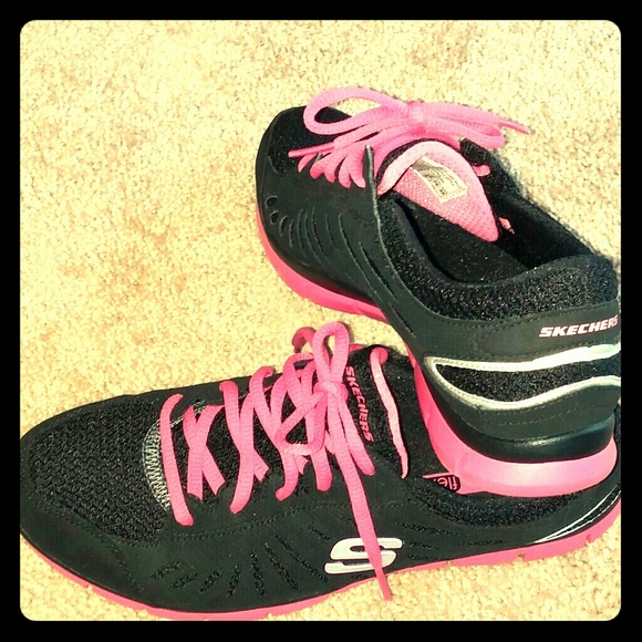 Adorable Skechers flex shoes