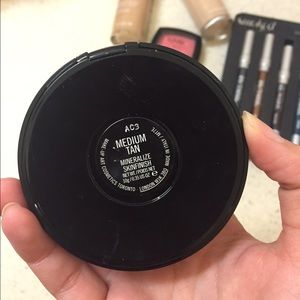 Mac Mineralize skinfinish natural in Medium tan