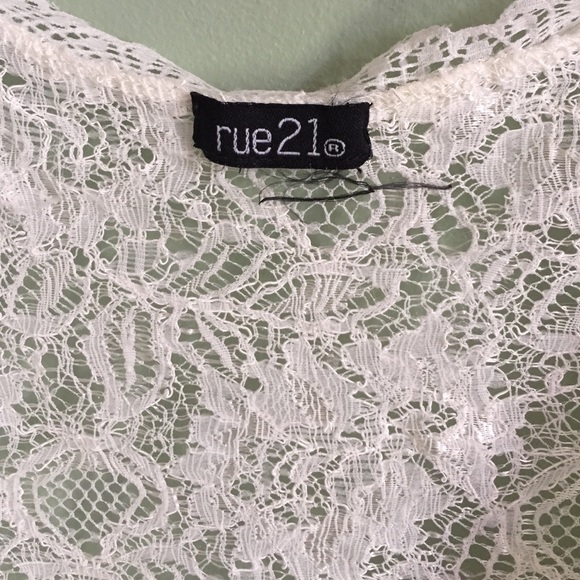 Lace Pull over - Picture 4 of 4