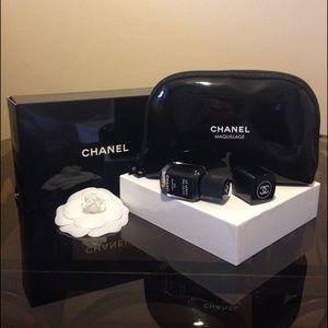 💎CHANEL💎 Make-up bag, Black Satin #219 polish
