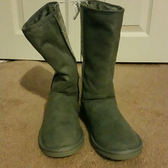 Boots - Picture 3 of 3
