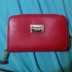 Michael Kors Essential Zip Wallet