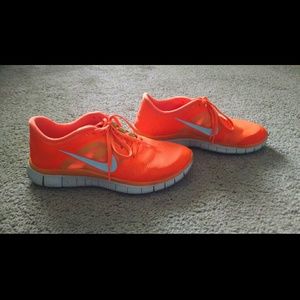 Nike free tennis shoes