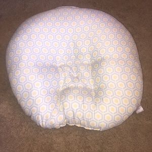 BOPPY seat for infants yellow and gray design