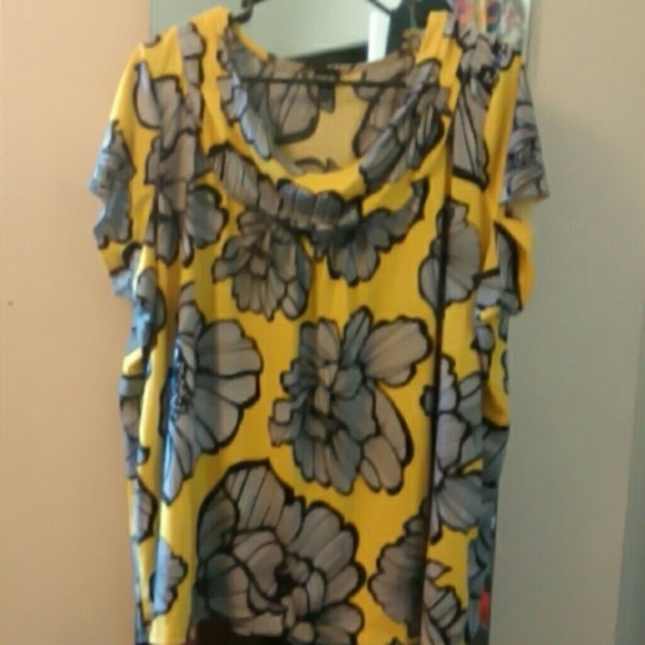 Floral top short sleeve