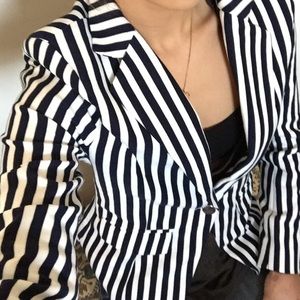 FOREVER 21 BLAZER White and navy blue stripes.