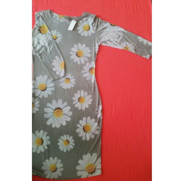 Chelsey-  daisy print fitted dress