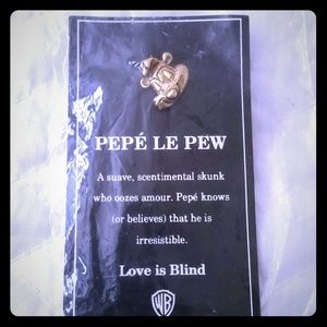 Brand new vintage pepe le pew pin